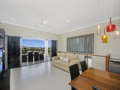 6 Panorama Court, North Ward