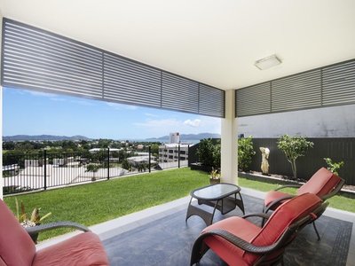 6 Panorama Court, North Ward