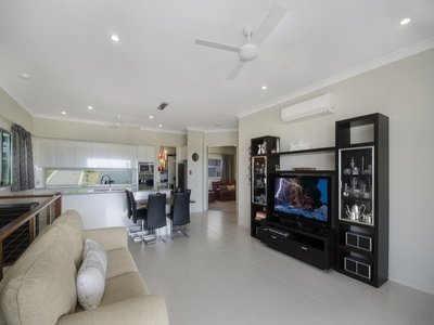6 Panorama Court, North Ward
