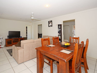 1 Kirriemuir Court, Kawungan