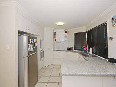 1 Kirriemuir Court, Kawungan