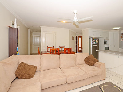 1 Kirriemuir Court, Kawungan