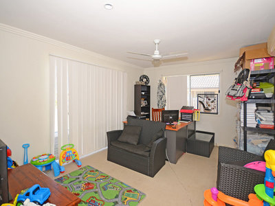 1 Kirriemuir Court, Kawungan