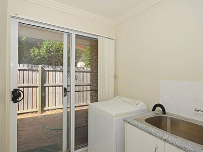 1 Kirriemuir Court, Kawungan