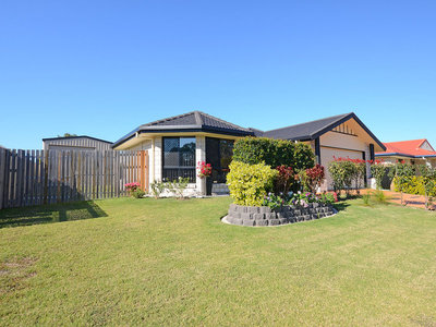 4 CRYSTAL COURT, Urangan