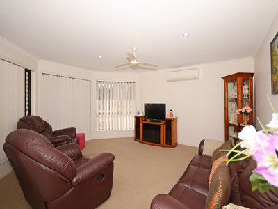 4 CRYSTAL COURT, Urangan