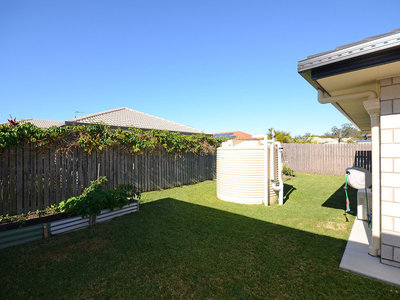 4 CRYSTAL COURT, Urangan