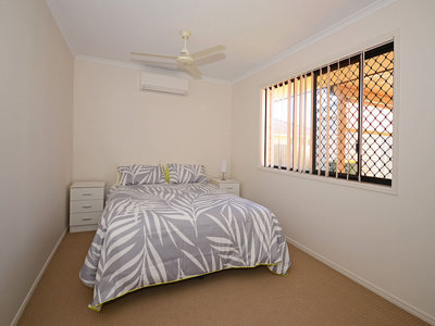 4 CRYSTAL COURT, Urangan