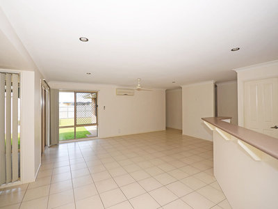 10 LAKERIDGE DRIVE, Dundowran