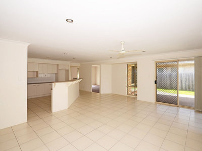 10 LAKERIDGE DRIVE, Dundowran