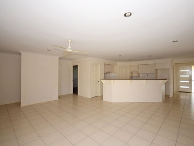 10 LAKERIDGE DRIVE, Dundowran
