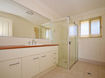 10 LAKERIDGE DRIVE, Dundowran