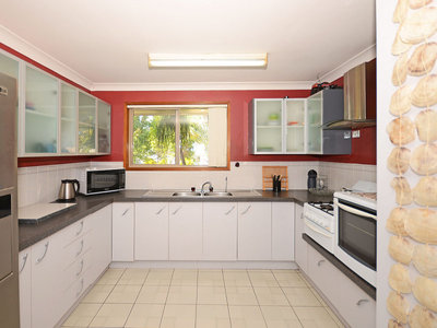8 SOUTHERDEN STREET, Torquay