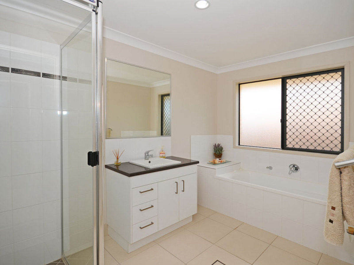 42 CRAWFORD DRIVE, Dundowran