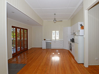 47 KENT STREET, Urangan