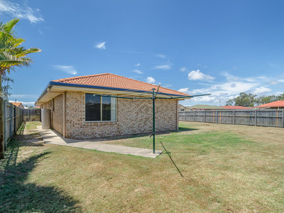 1 GWEN COURT, Urraween