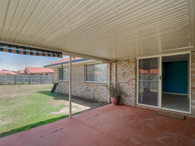 1 GWEN COURT, Urraween