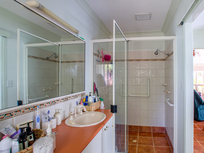 5 CORMIE COURT, Urraween