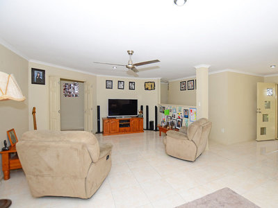 86 CARRICK WAY, Wondunna