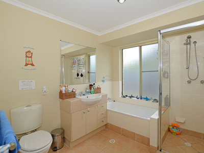 86 CARRICK WAY, Wondunna