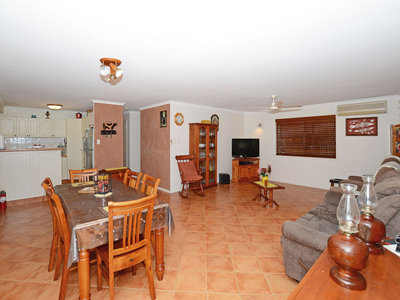 9 PARLON COURT, Kawungan