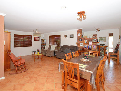 9 PARLON COURT, Kawungan