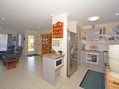 7 LAKESIDE COURT, Torquay