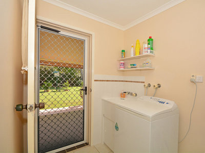 7 LAKESIDE COURT, Torquay