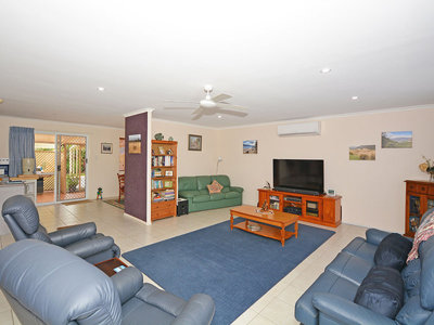 7 LAKESIDE COURT, Torquay