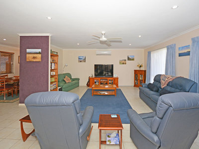 7 LAKESIDE COURT, Torquay