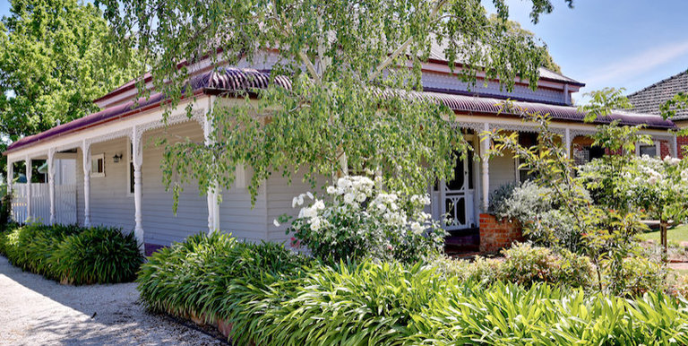 12 Clifton Street, Euroa