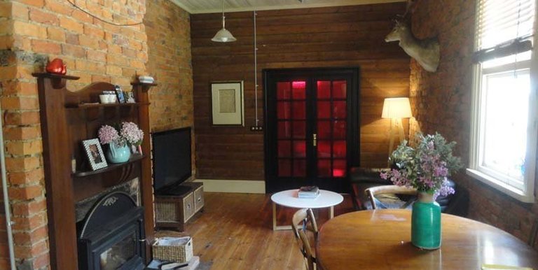 8 Tulip Street, Violet Town