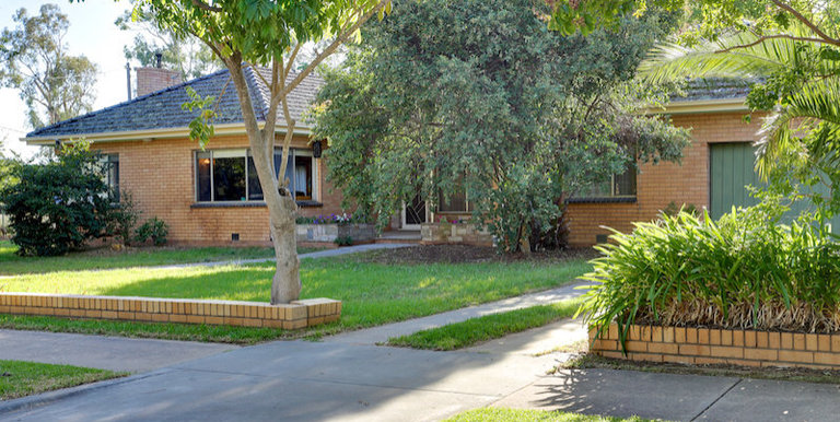 6 Hyacinth Street, Violet Town
