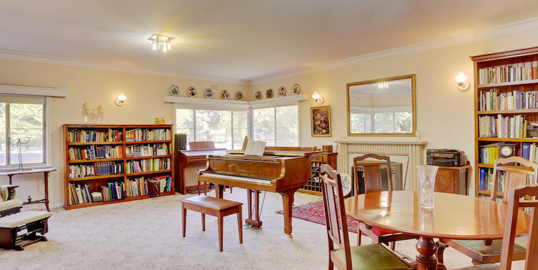 6 Hyacinth Street, Violet Town