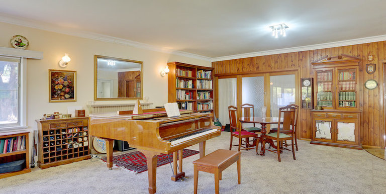 6 Hyacinth Street, Violet Town