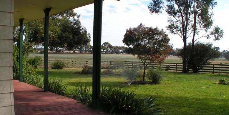 886 Downs Road, Violet Town