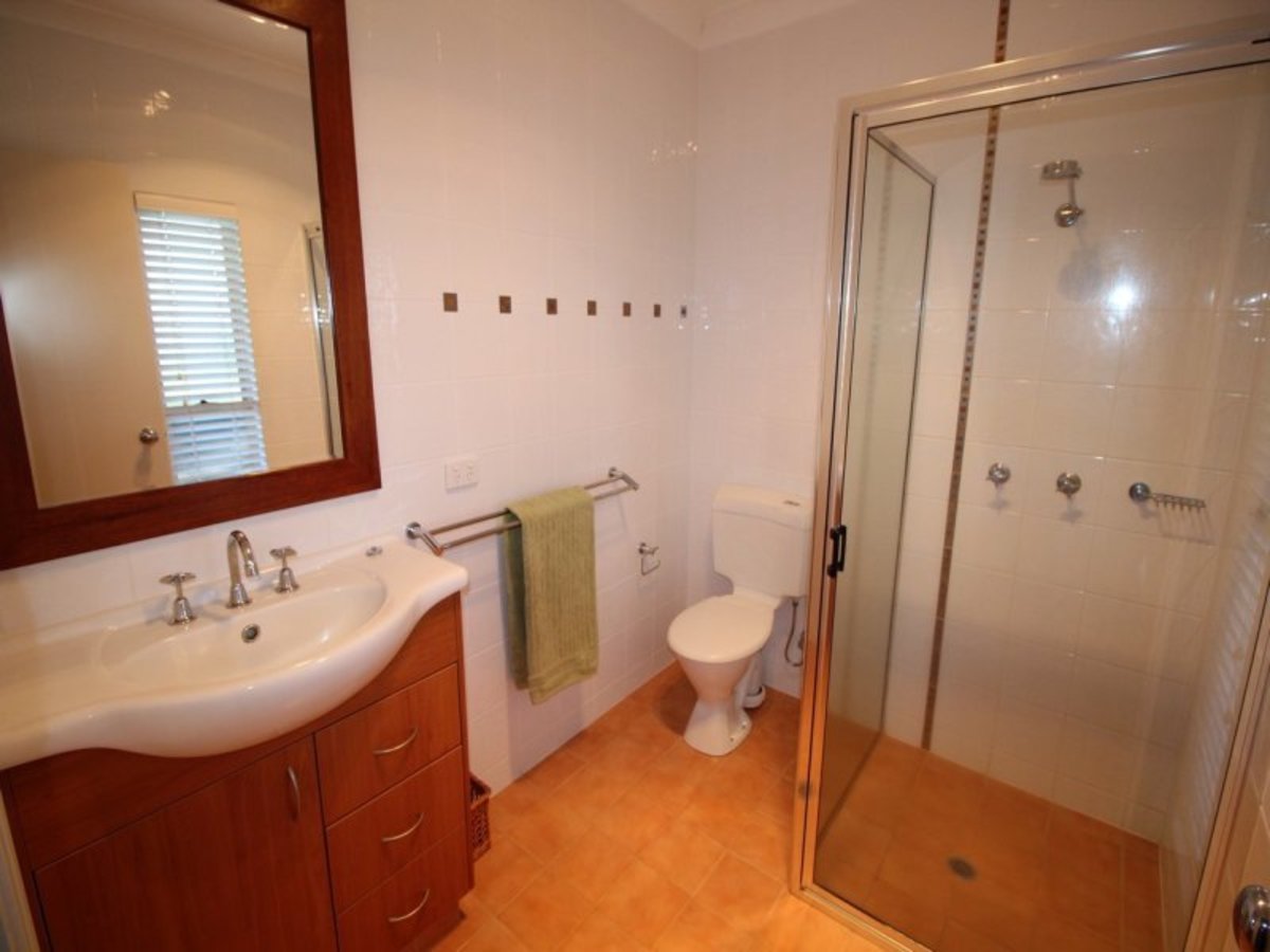 22 Countryview Drive, Atherton