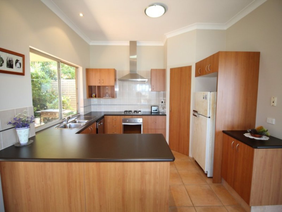 22 Countryview Drive, Atherton
