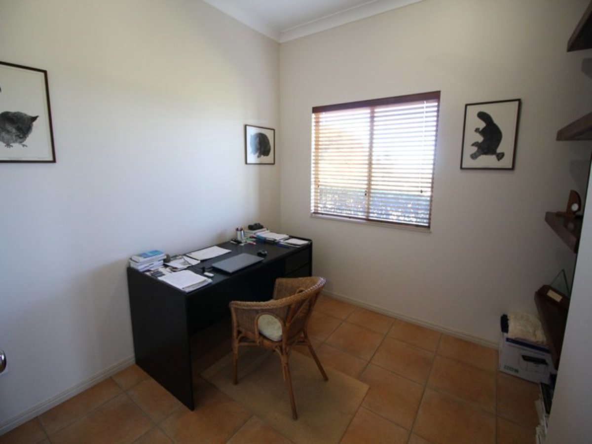 22 Countryview Drive, Atherton