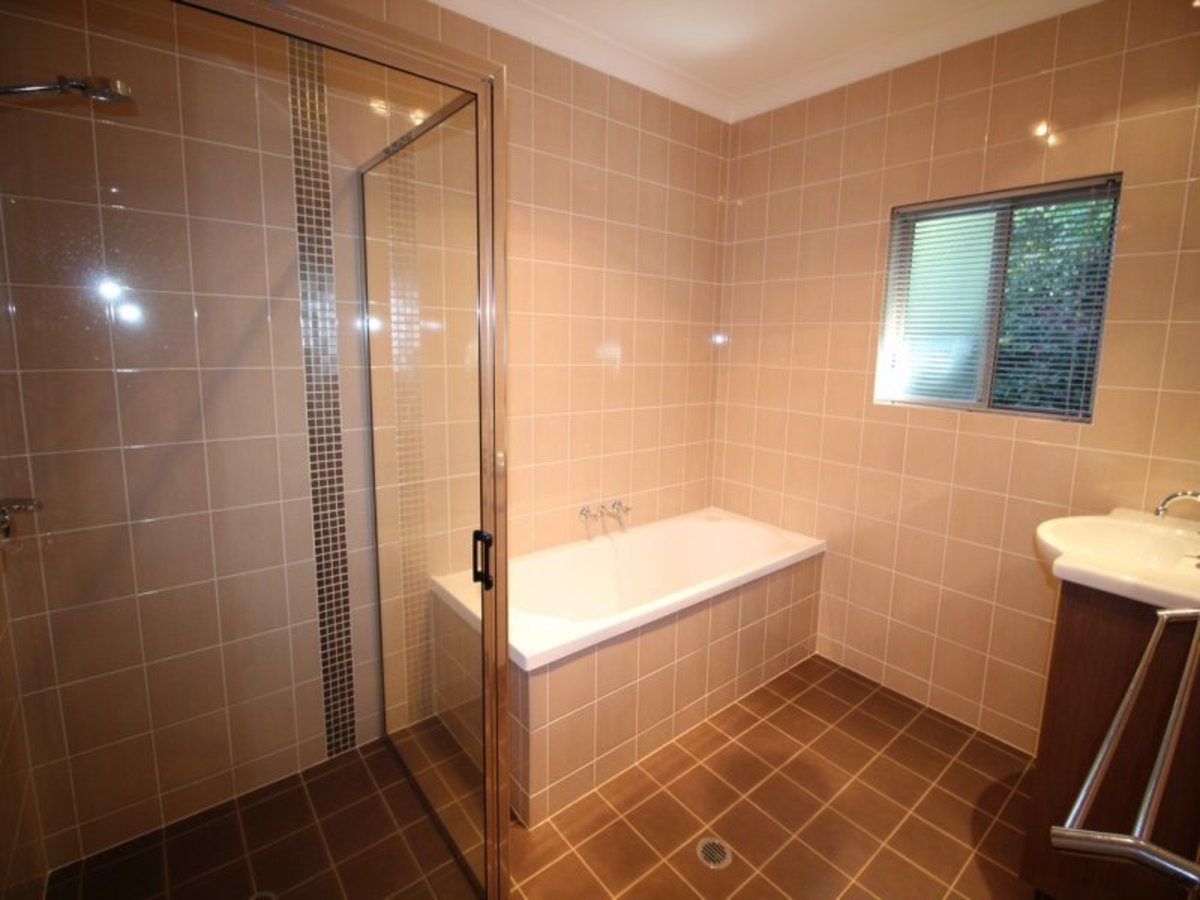22 Countryview Drive, Atherton