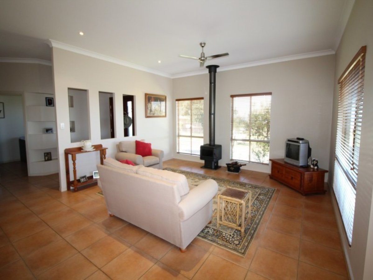 22 Countryview Drive, Atherton