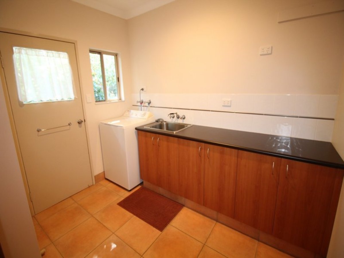 22 Countryview Drive, Atherton