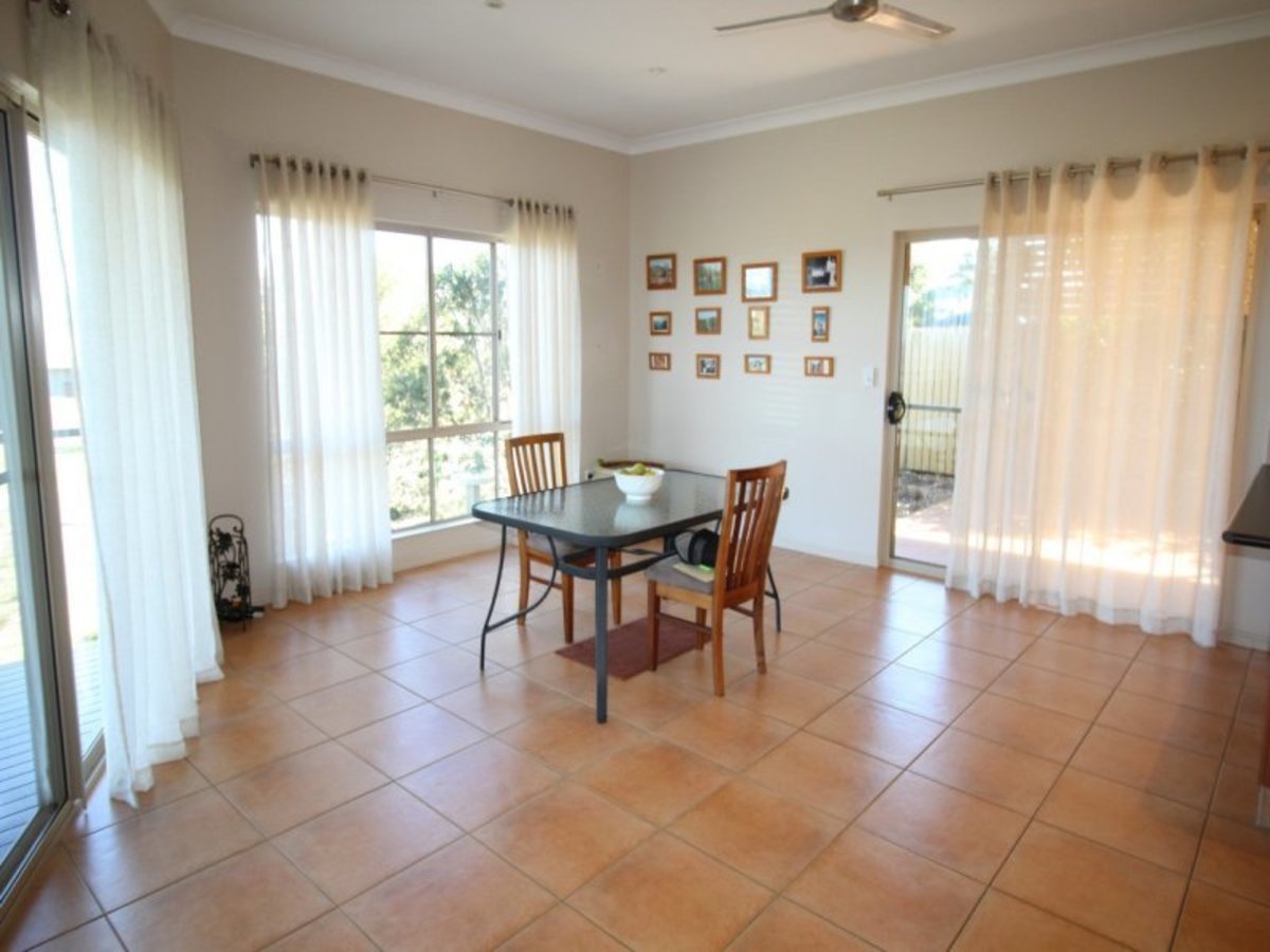 22 Countryview Drive, Atherton