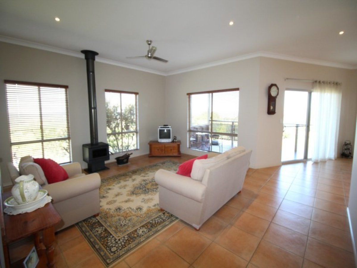 22 Countryview Drive, Atherton