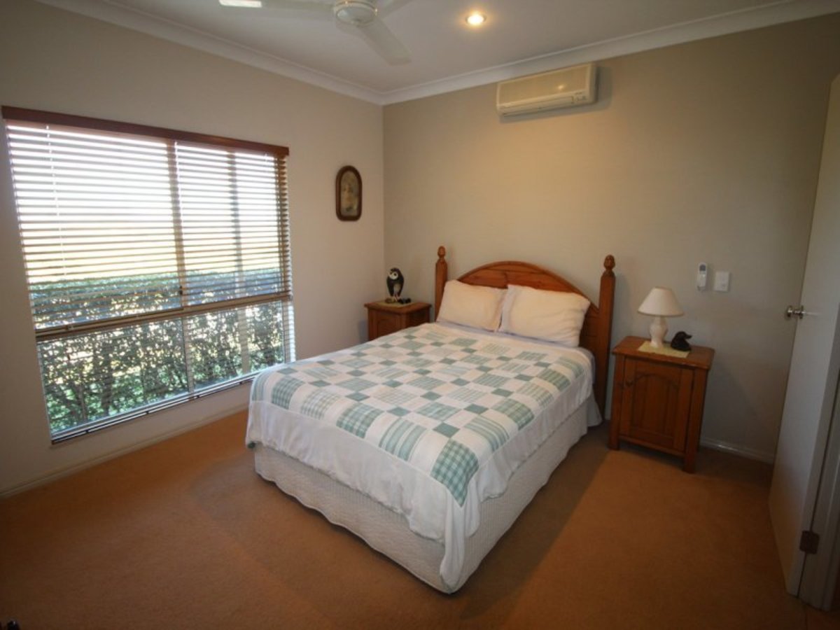 22 Countryview Drive, Atherton