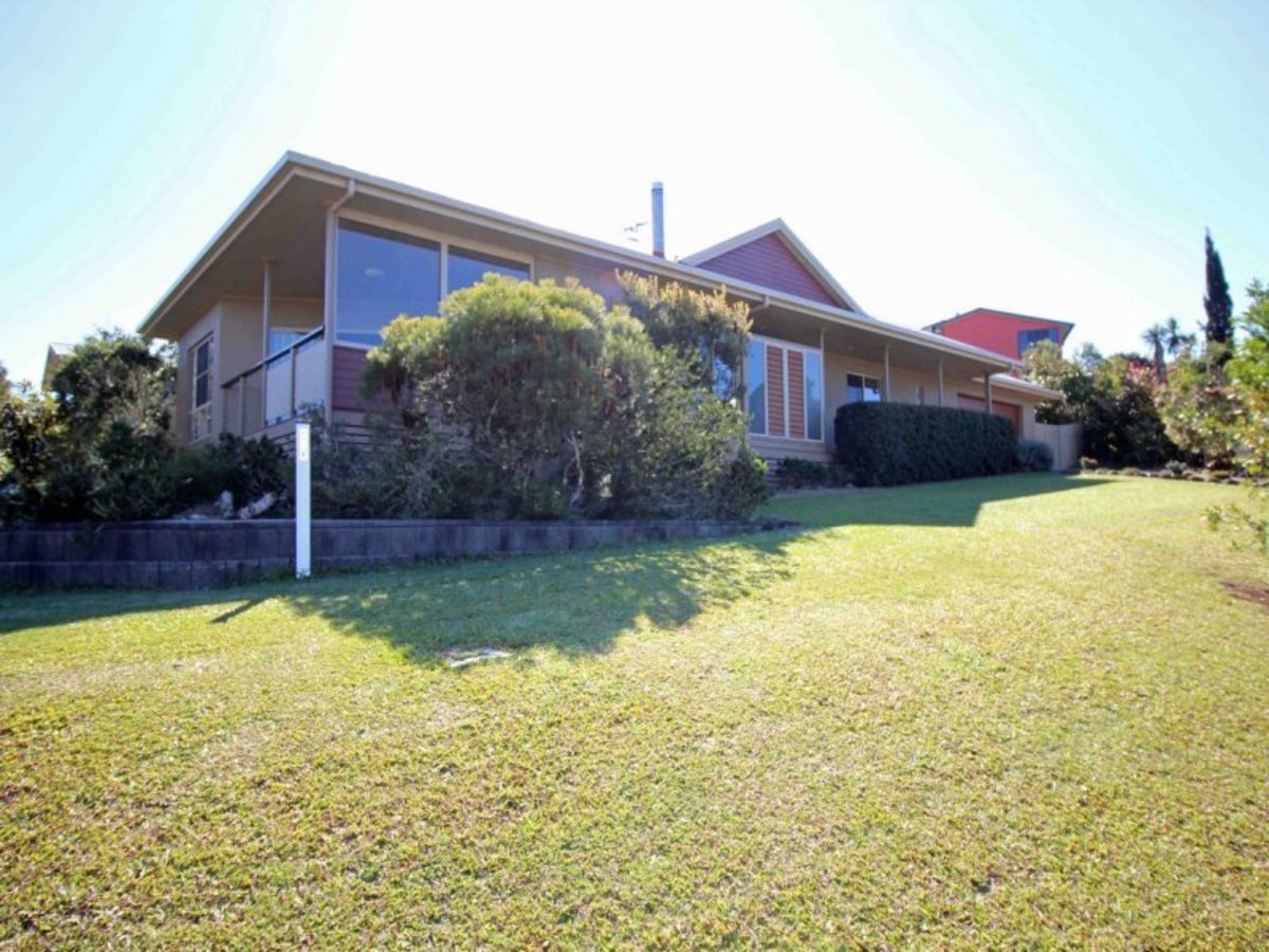22 Countryview Drive, Atherton