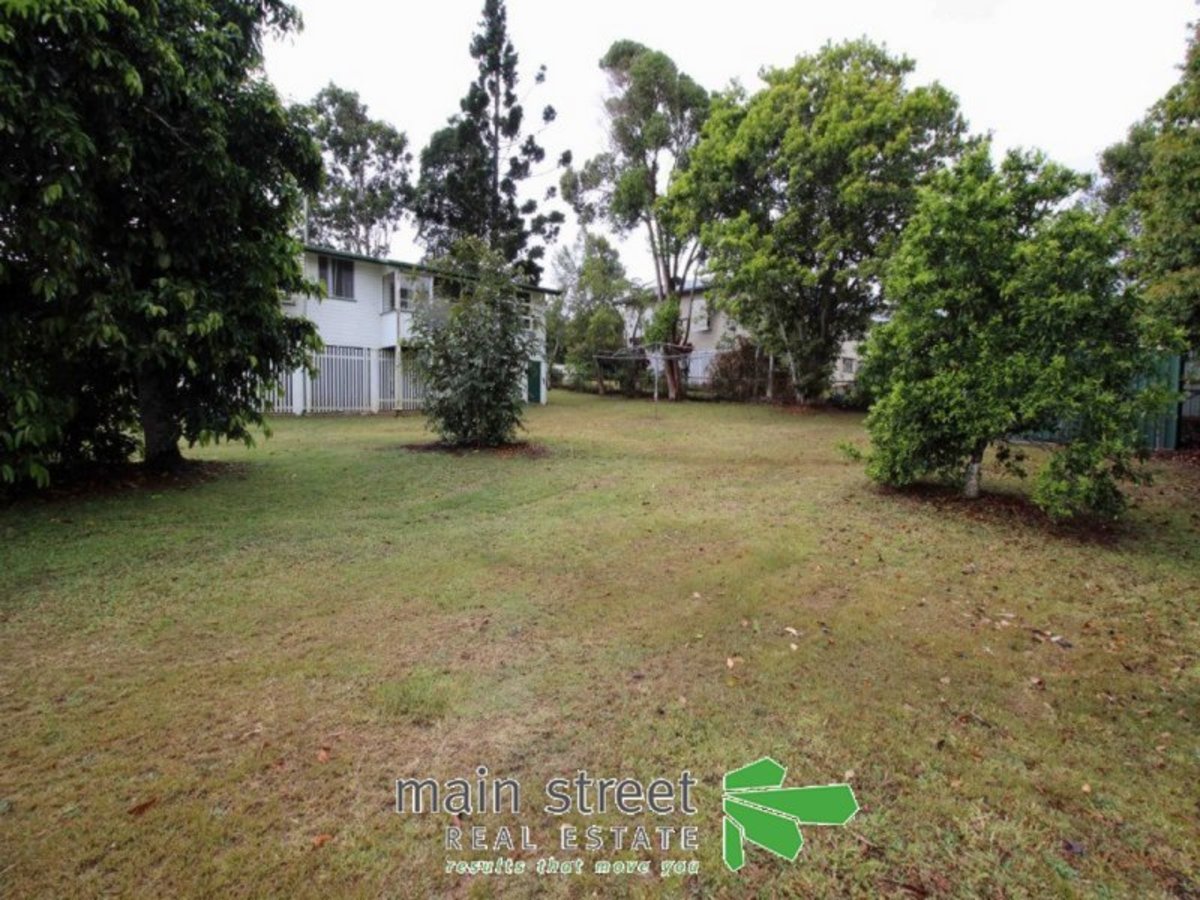 129 Robert Street, Atherton