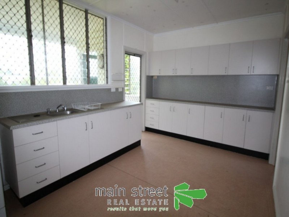 129 Robert Street, Atherton