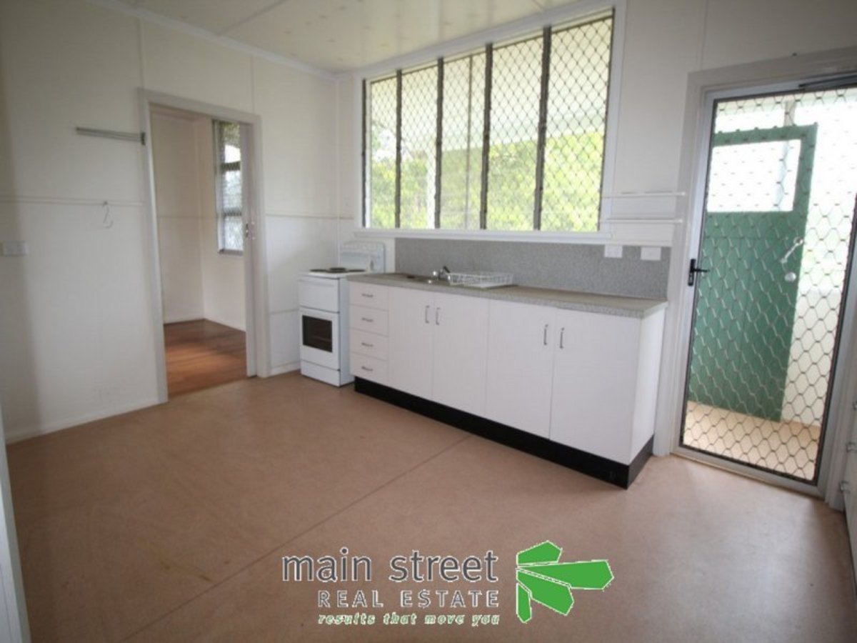129 Robert Street, Atherton