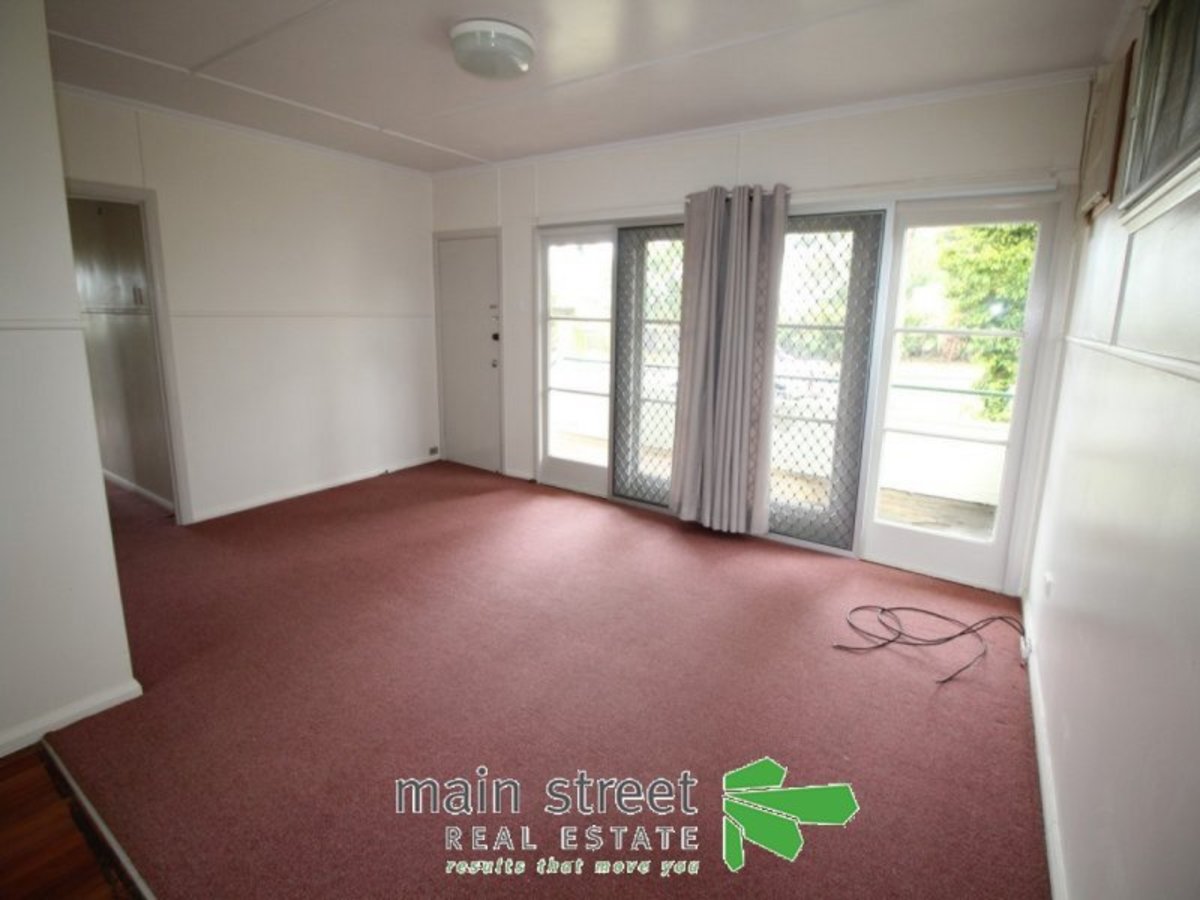 129 Robert Street, Atherton